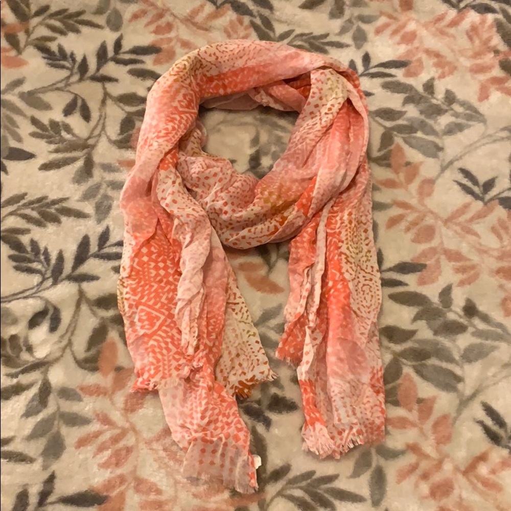 NWOT Old Navy coral/white patterned scarf